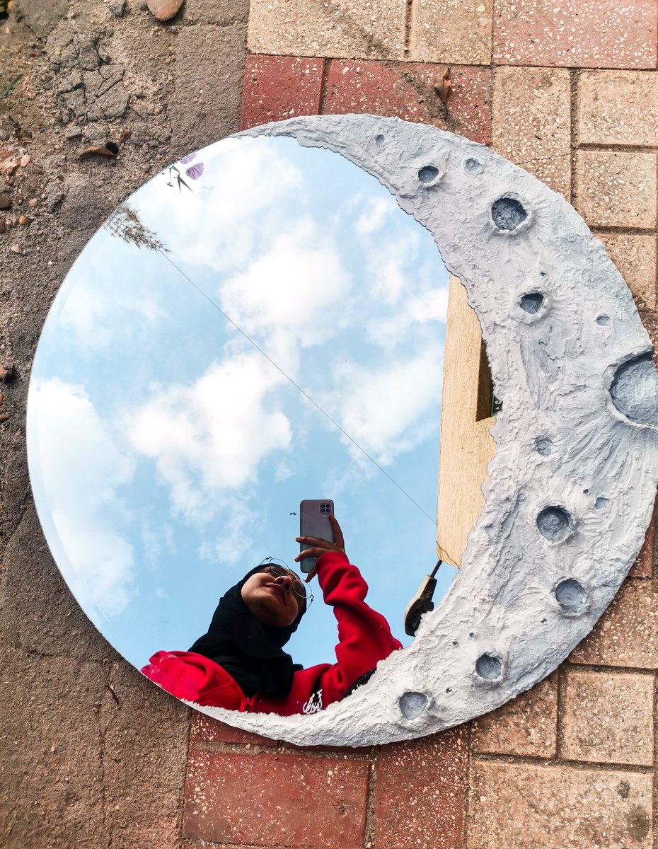 ___mousa's tweet photo. 2 pieces of moon by me 🫶🏻🌘 https://t.co/M9u35t8l75