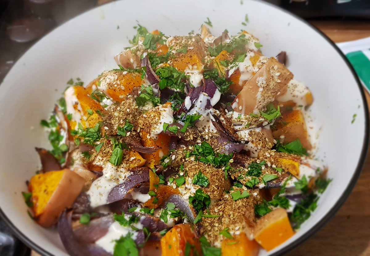 Tonight's tea, roast butternut squash and red onion with tahini and za'atar 😍