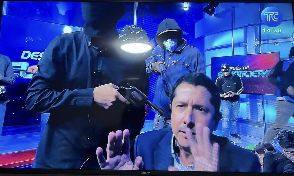 Con estos delincuentes nunca se negocia, tampoco se les da cargos políticos y si asesinan a un inocente no hay otra respuesta que eliminarlos.