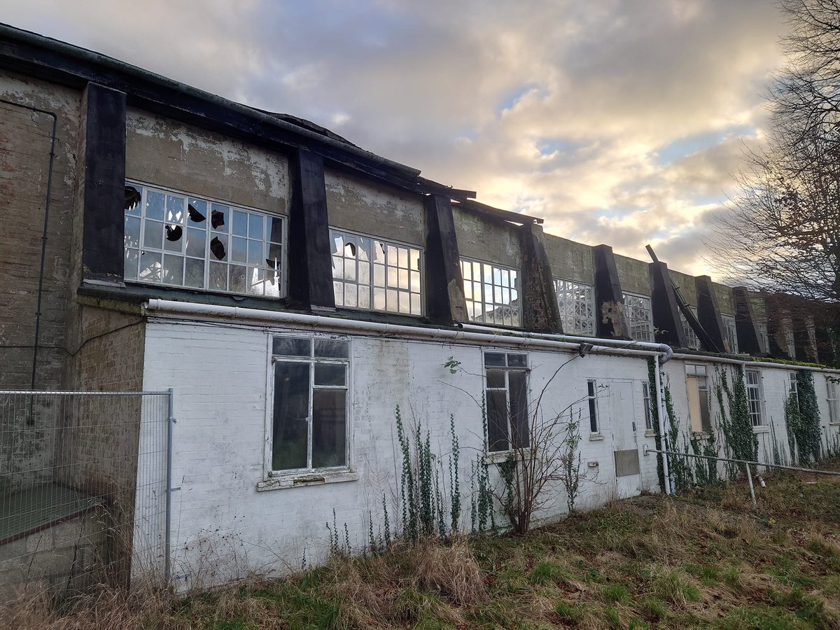 Taken January 2024. Here is what remains of a Grade-II* Listed WW1 hangar at Old Sarum, that is currently on the @HistoricEngland Heritage at Risk Register. When will this poor building get the attention & care it deserves? Is this a fitting memory to those who served? No!