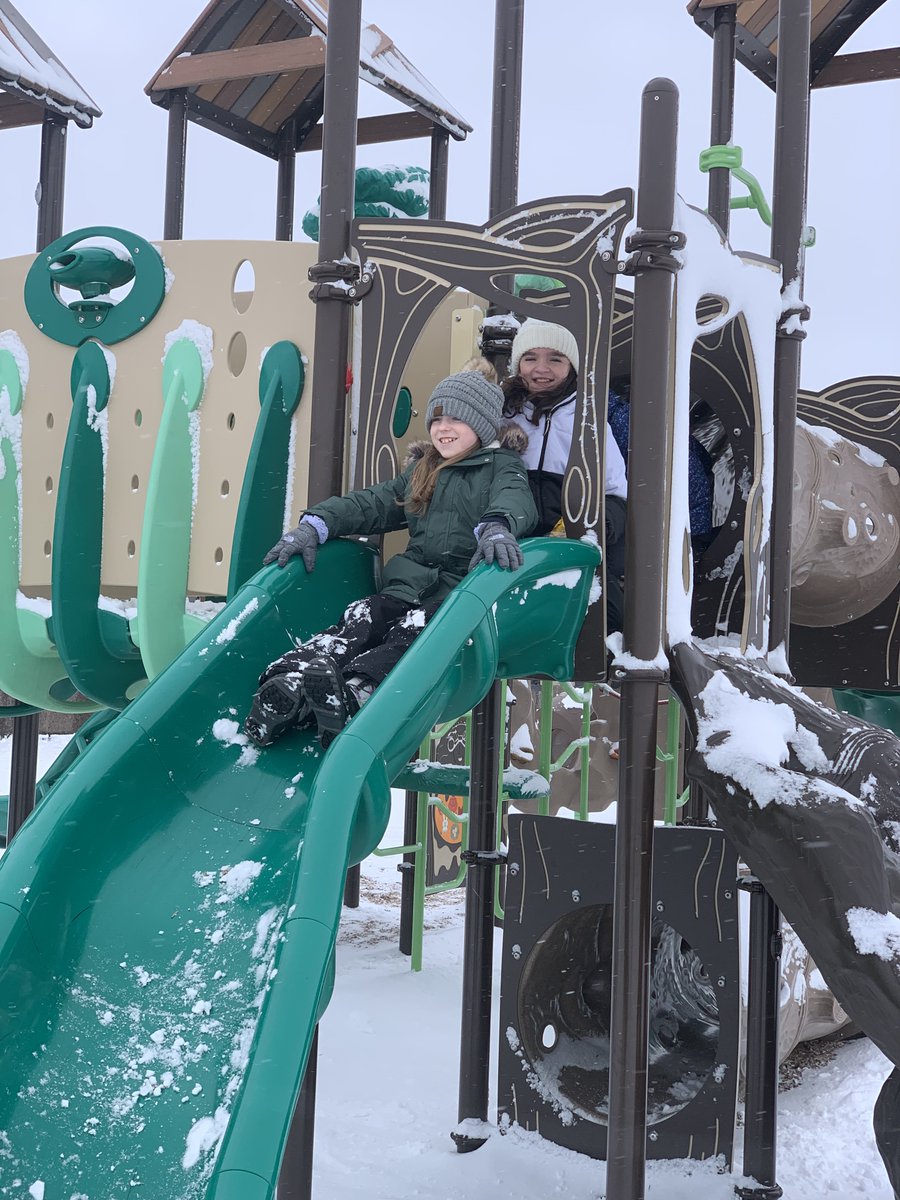 ElementaryPI's tweet photo. Students were excited for recess today in the snow! https://t.co/vTnhoZAvHR