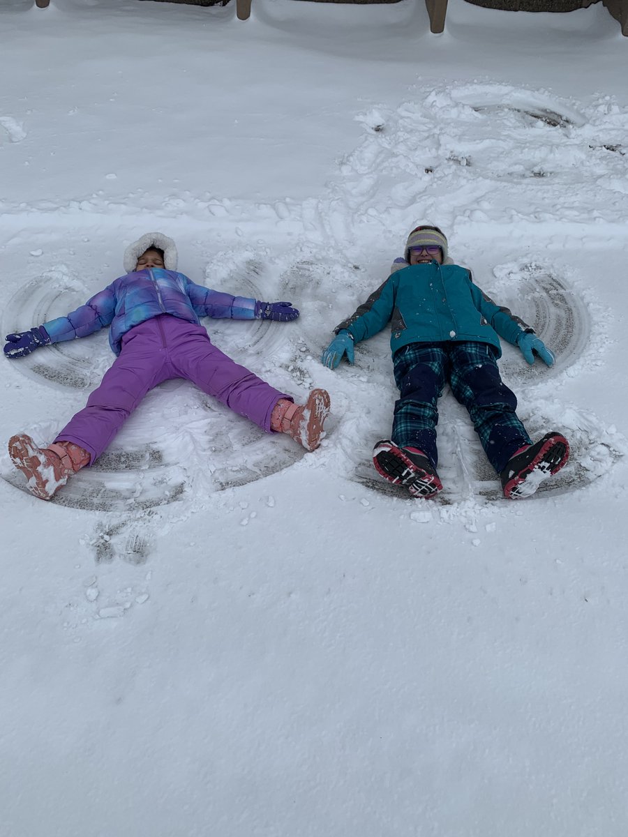 ElementaryPI's tweet photo. Students were excited for recess today in the snow! https://t.co/vTnhoZAvHR