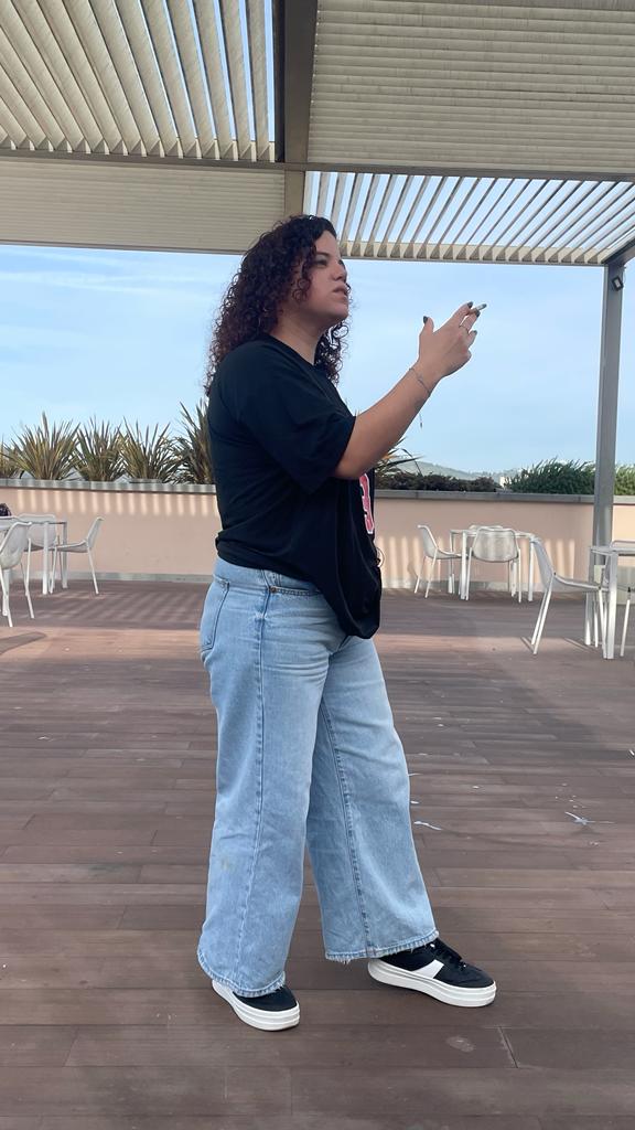 Uma pessoa n pode fumar descansada q começam logo a tirar fts 🤣