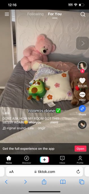 [Us cleaning up our room at the last minute this morning😩😫😖#Procrastinator #IcanRelate #bigbrother #TheBambiShow<a href="/tag/bigbrother"class="tags"><span>#bigbrother</span></a><a href="/tag/icanrelate"class="tags"><span>#icanrelate</span></a><a href="/tag/procrastinator"class="tags"><span>#procrastinator</span></a><a href="/tag/thebambishow"class="tags"><span>#thebambishow</span></a>