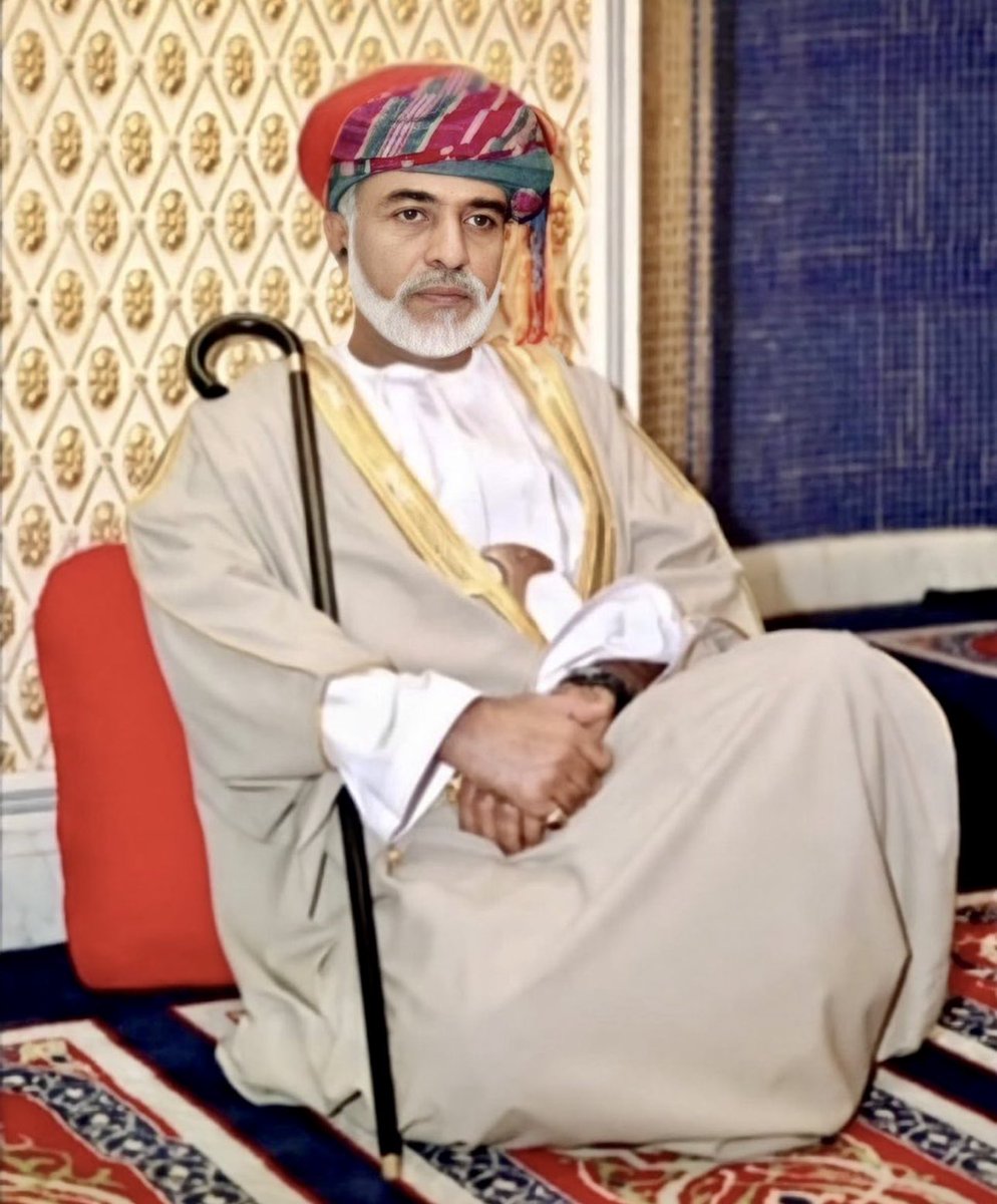 كل الأحزان تخف بالتقادم إلا الحزن عليك
وكل الأوجاع تستسلم للمهدئات إلا حرائق الوجع بفقدك
نصف قرن وأنت الحاضر بقوة في الوطن وما بعد بعد الوطن
وكل قلم يبرق في منحر الدشداشة لك فيه فضل رنين الجرس ونشيد الصباح
وكل ظل أخضر يدين لك بفضل غراس الشجر
لذلك تثور الجروح وتتفجّر براكين الحزن.