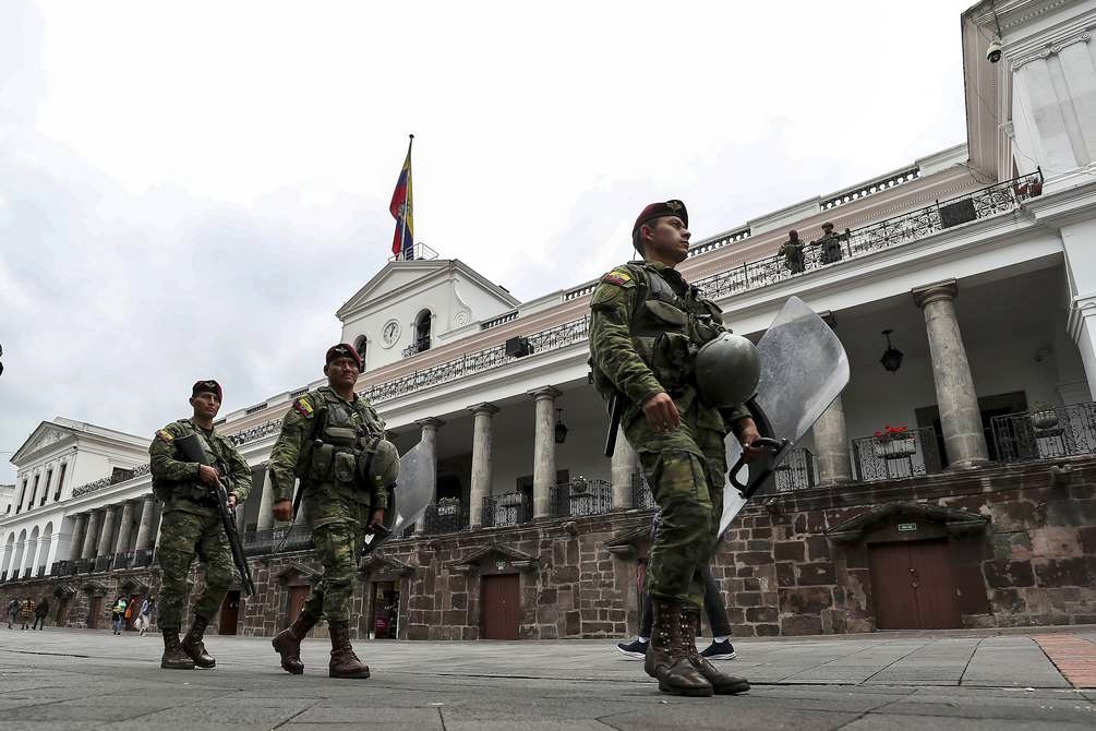 evoespueblo's tweet photo. La violencia criminal venga de donde venga no es aceptable en un Estado de derecho. Todo mi apoyo al pueblo ecuatoriano en este complicado momento que le está tocando sobrellevar. #EcuadorEstamosContigo https://t.co/Zwwm7SBe8c