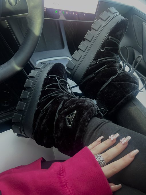 I got the cutest winter boots https://t.co/bhPQcq1h3d