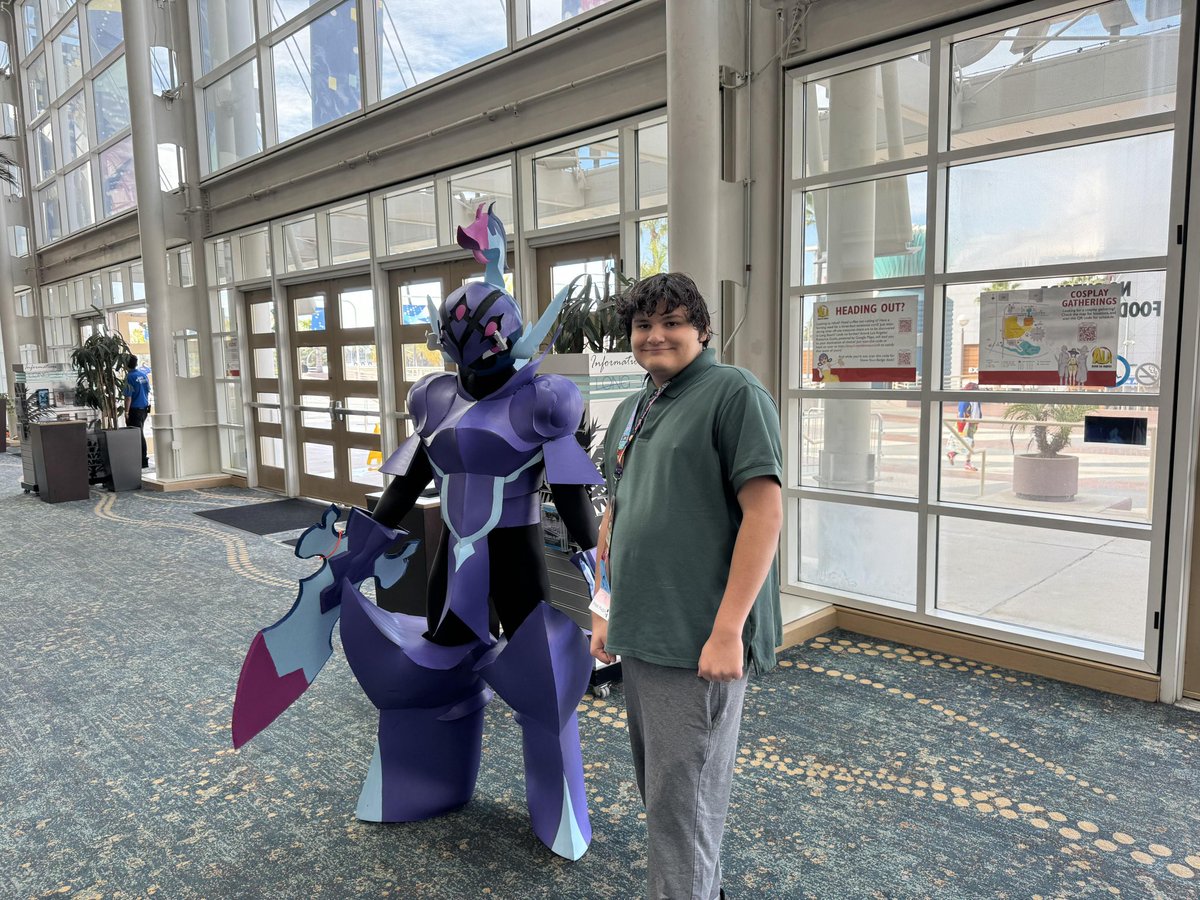 TimcangJr's tweet image. So Many Pokemon Trainer and Battles in Anime Los Angeles! #pokemon #ceruledge #cosplay