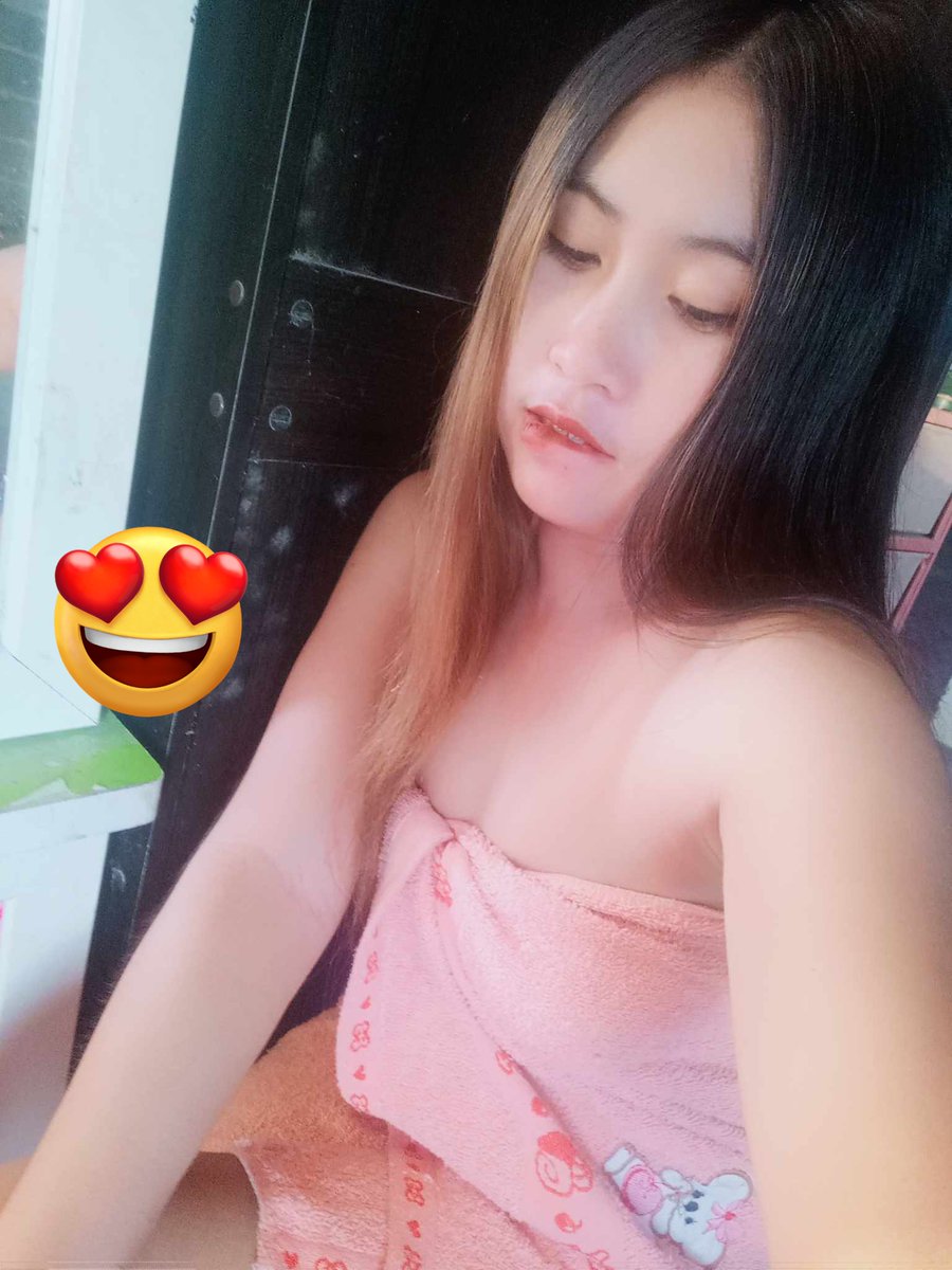 phistaya040644's tweet photo. ถ้าใจเราร่านพอ. 😂 สุดลำคอก็แค่เรื่องกล้วยๆ🍌😝 https://t.co/rcJSqBfWMu