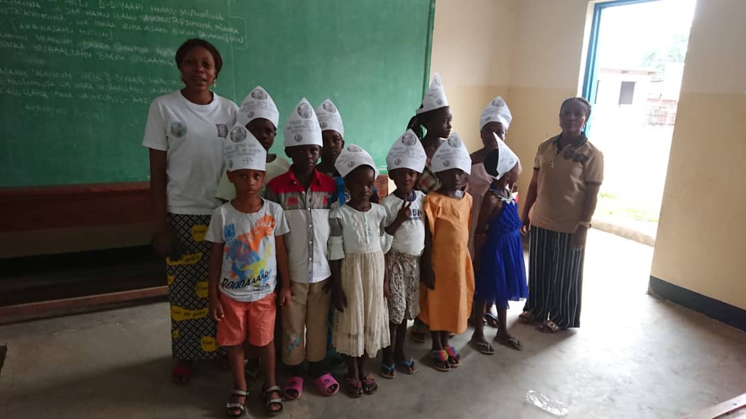 Deuxieme année,dans notre projet 'Appui educationnel 'des enfants orphelins et vulnerables d'uvira recoivent des kits scolaires et minerval scolaire grace a l'appui financier du consortium des organisations des pays des Grand-Lacs afrcains.