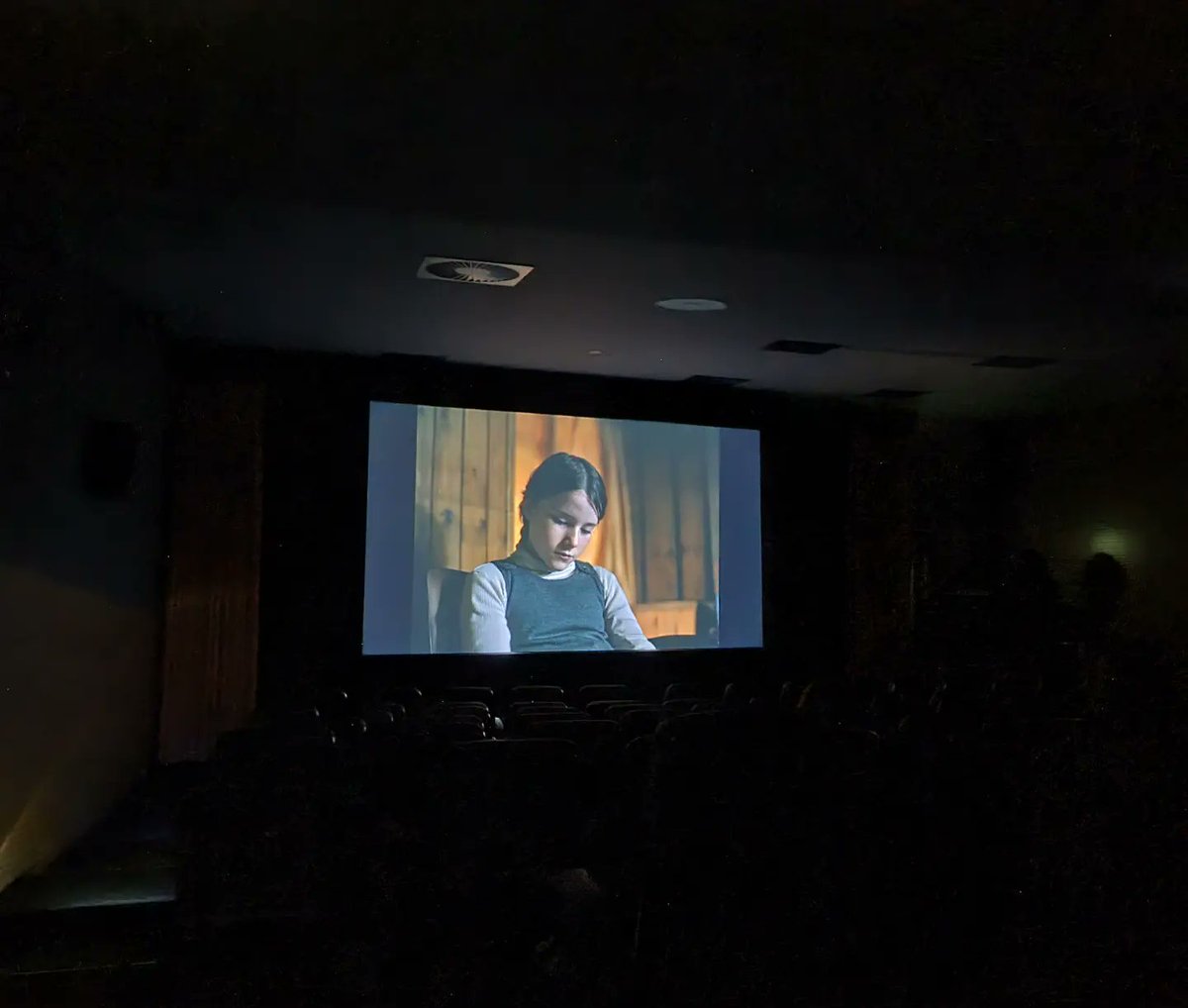 Bhí am iontach againn inniu ag féachaint ar An Cailín Ciúin as Gaeilge sa phictiúrlann in Leipzig. 
We had a great time watching Am Cailín Ciúin in Irish in the cinema here in Leipzig.