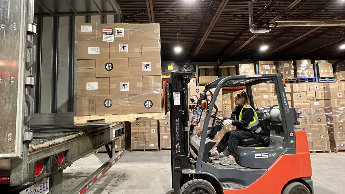 Critical infrastructure has been damaged throughout the war in Ukraine and many people lack sufficient access to clean drinking water. With the support of @AirlinkFlight, we are flying another 900 Emergency Kits with water purification units to Europe to help families in Ukraine.
