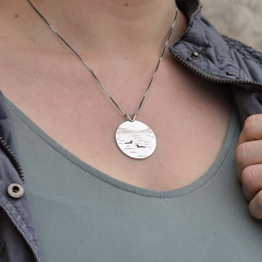 BethMillner's tweet image. 🪶 Loon Love 🪶
Both of the #Loon Lake #pendants are in our #Closeout Sale! 30% off from now until January 17th ❤️ #sterlingsilver #ecofriendlyjewelry 
bethmillner.com/products/loon-…