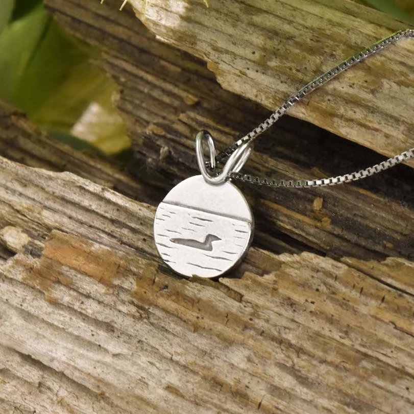 BethMillner's tweet image. 🪶 Loon Love 🪶
Both of the #Loon Lake #pendants are in our #Closeout Sale! 30% off from now until January 17th ❤️ #sterlingsilver #ecofriendlyjewelry 
bethmillner.com/products/loon-…