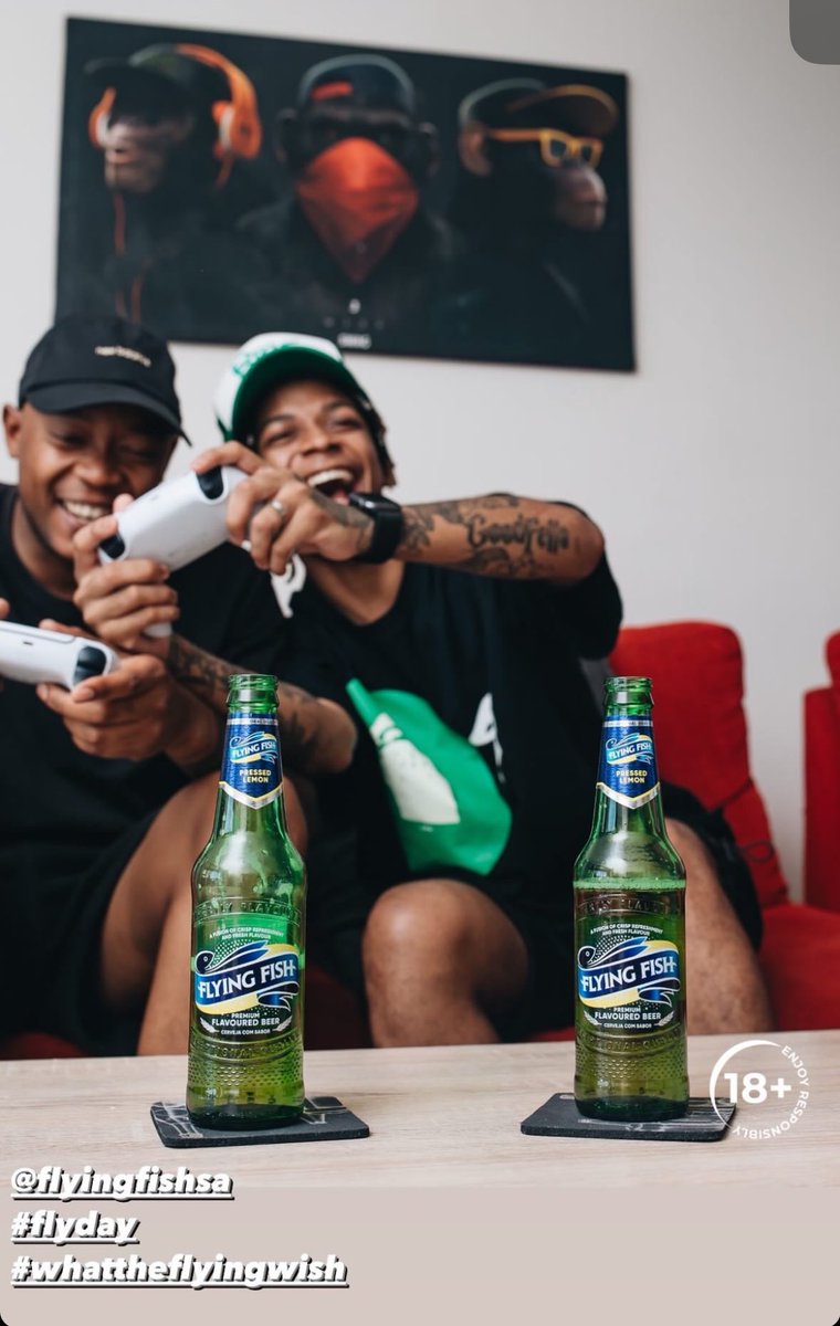 Teddy_Goodfella's tweet photo. Sipping on flying fish🐠 , gaming 👾with friends,what's more epic? What's your next virtual quest? @flyingfishng #whattheflyingwish #flyday https://t.co/njX1HTXsvU