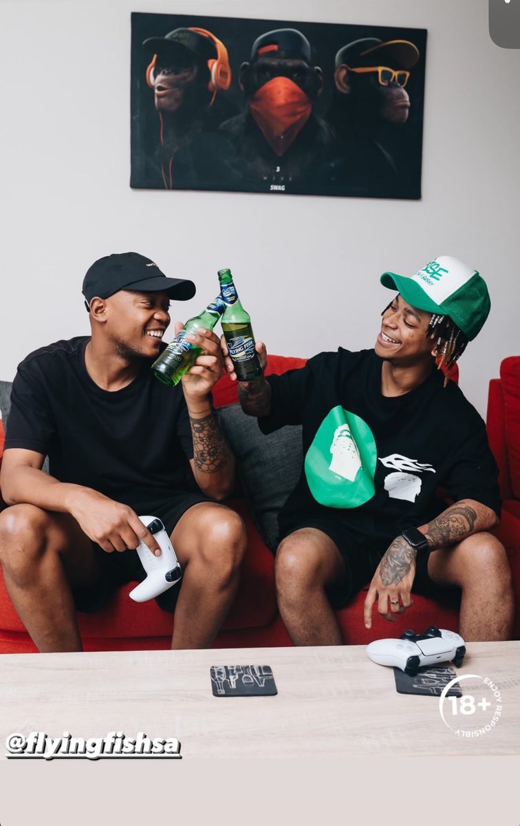 Teddy_Goodfella's tweet photo. Sipping on flying fish🐠 , gaming 👾with friends,what's more epic? What's your next virtual quest? @flyingfishng #whattheflyingwish #flyday https://t.co/njX1HTXsvU