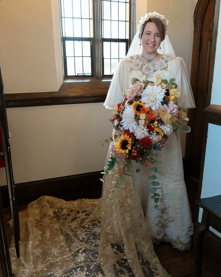 ColleenEldrach1's tweet photo. Kind of a random post, but:  

My wedding dress =

Approximately 
✅  72 hours of labor 
✅  $615+ in materials

For me it was a labor of love, and it turned out perfectly - the way I'd pictured it for years. 🤩

But even at the (low) rate of $15/hour, that would be $1,695. https://t.co/4FREnqwiuP