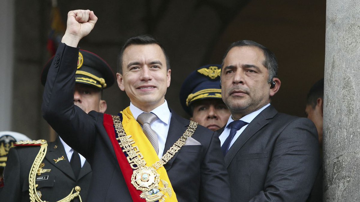 Rincon001A's tweet photo. @DanielNoboaOk Que difícil momento para este Joven Presidente Ecuatoriano
Toda nuestra solidaridad y apoyo en sus decisiones
Acaba de declarar Estado de Conflicto interno
Apoyar a sus FFMM y Policia para recuperar el orden público
Son horas oscuras en Ecuador
Pero unidos venceran ! https://t.co/SRPuRdypOS