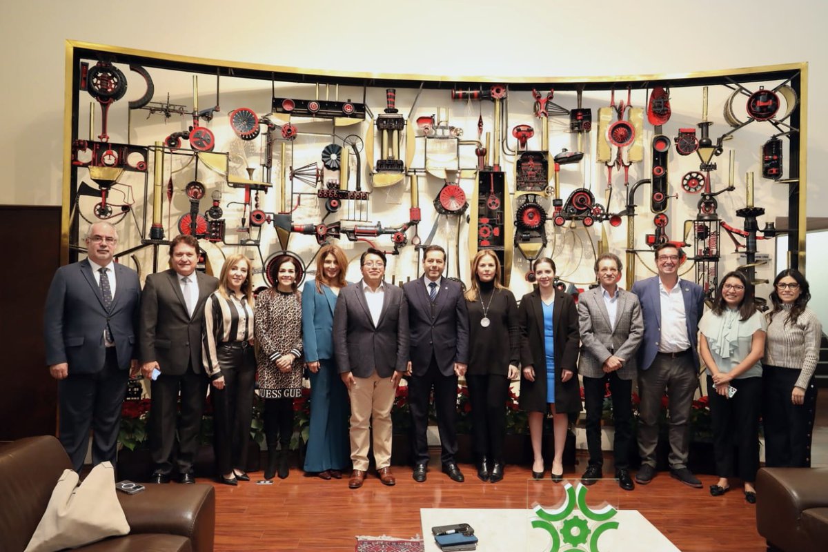 abugaberjose's tweet photo. Agradezco su presencia en esta reunión a Juan Antonio López @JuanBaljarg, director general del Instituto de Análisis de Política Familiar #IAPF; así como a los integrantes del Comité Directivo de la @FConcamin: Sandra Pérez, presidenta honoraria, y al Consejo Directivo. Bienvenidos a la casa de los industriales para dialogar sobre la relación #familia - #empresa en el marco de la celebración del Año Internacional de la Familia.