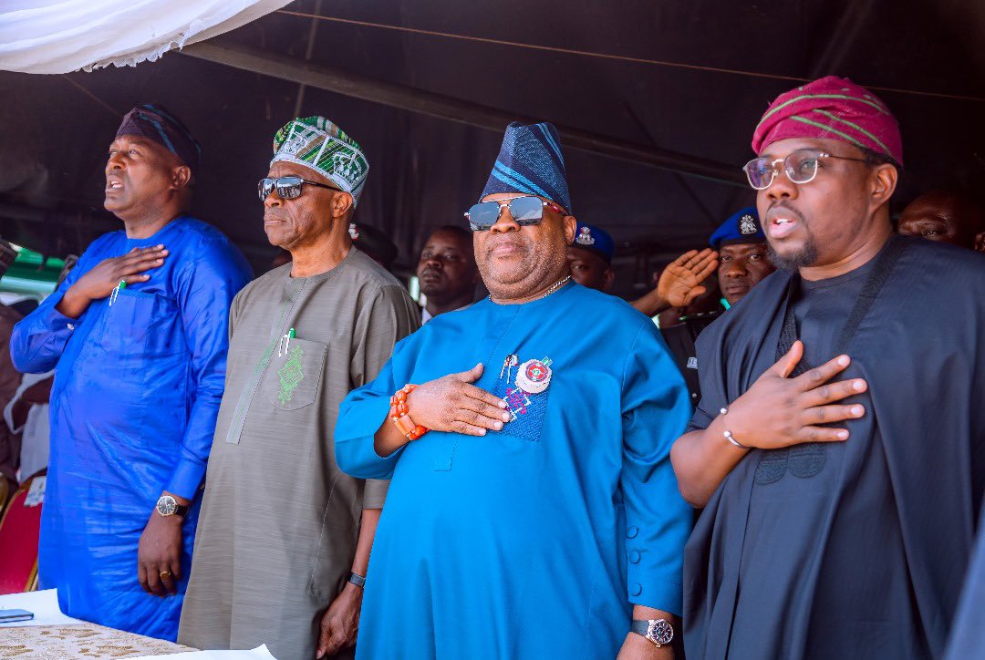 AAdeleke_01's tweet photo. All my appointees must shun corruption and adhere to civil service rule.

Earlier today, I joined other PDP party stakeholders, top officials of our administration and members of our great party for the year 2024 prayer session of the Osun state chapter of the People’s Democratic Party (PDP) at the party secretariat, Òṣogbo. 

In my address, I emphasized the importance of peace and unity among party members and urged every member to put a stop to any act of segregation within the party.