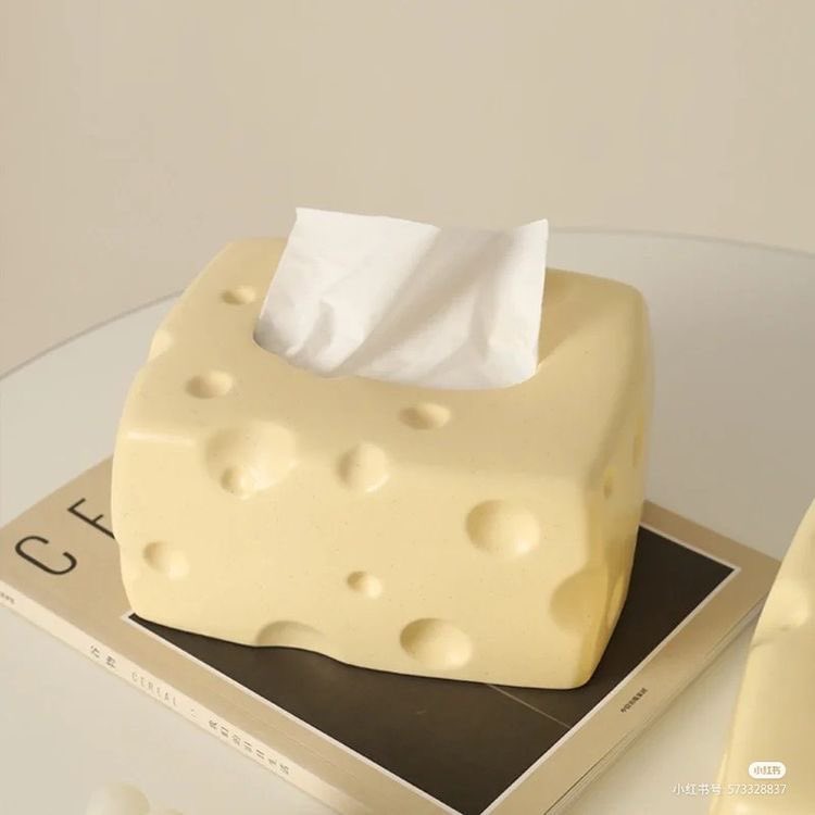 kansaita_'s tweet photo. una caja para pañuelos que parece un queso gigante...... lo necesito tanto https://t.co/rX32Hx1s5W