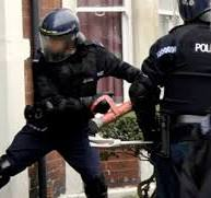 LeapScotland's tweet photo. The prosecutor has two considerations in deciding whether to pursue a case. Is the evidence sufficient and is prosecution is in the public interest.
Our police must do likewise, because the seizure of drugs doesn't help our communities. It does EXACTLY the opposite. #LEAPUK https://t.co/Px5JEbXDkw