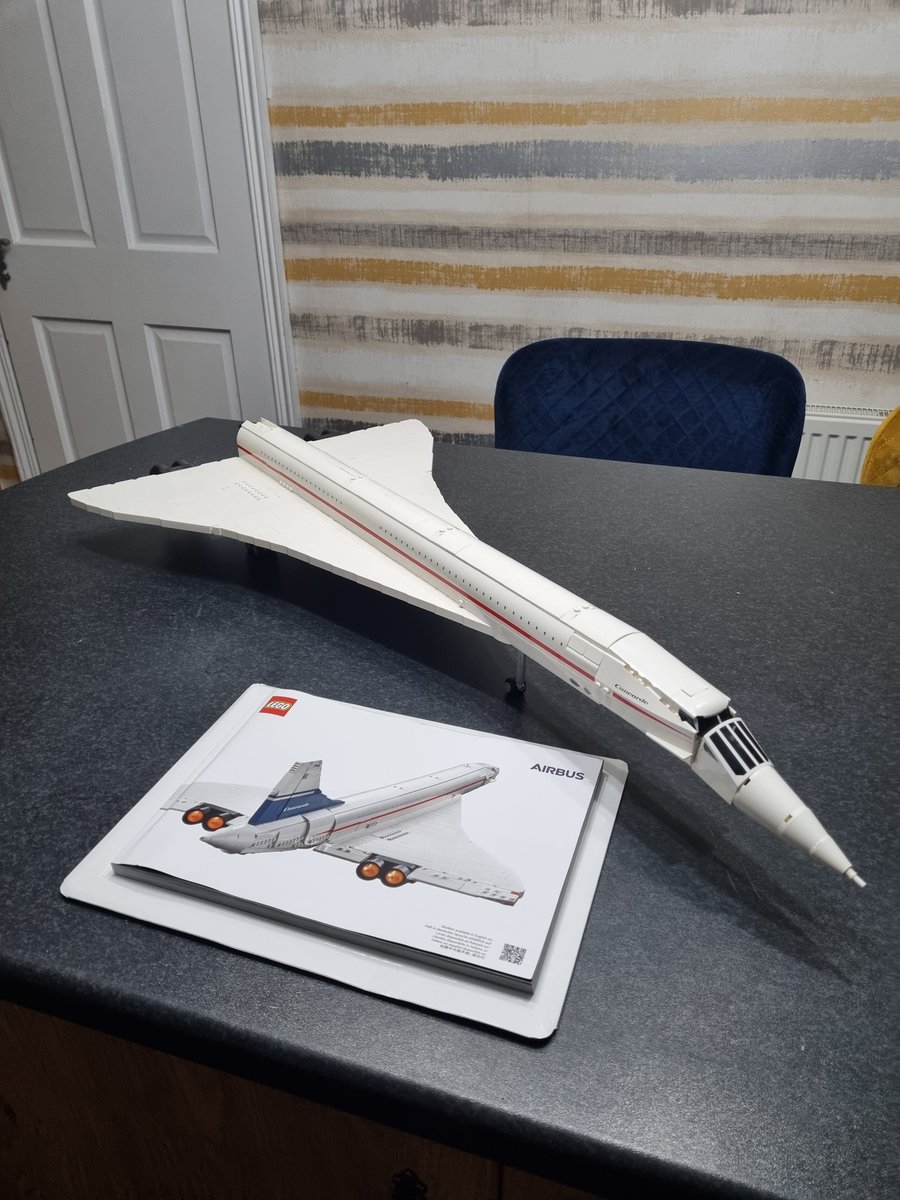 DmcDT's tweet photo. This thing is comically large already. Still another 4 or 5 bags to go too 😅
#LegoConcorde https://t.co/WkMVCsrapl
