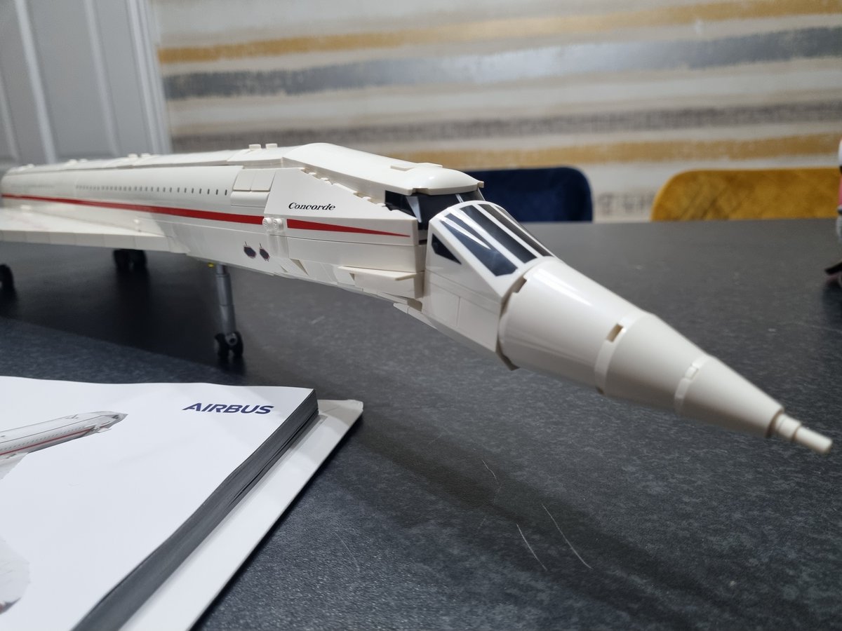 DmcDT's tweet photo. This thing is comically large already. Still another 4 or 5 bags to go too 😅
#LegoConcorde https://t.co/WkMVCsrapl