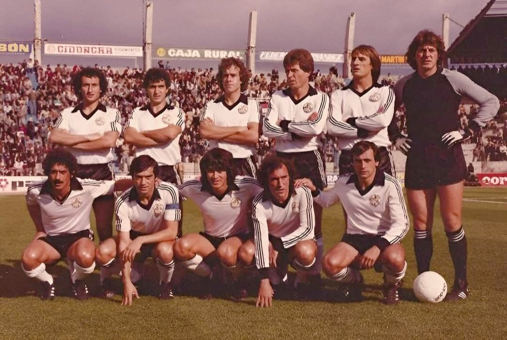 futbol_vivi's tweet photo. ☆U.D. Salamanca☆
🔙 (1979/80)
📌 Pedraza, Corominas, Teixidó, Bustillo, Balbino, D'Alessandro, Juanito, Enrique, Diarte, Pepe y Corchado.
#UDS https://t.co/OCzTVrYj2d