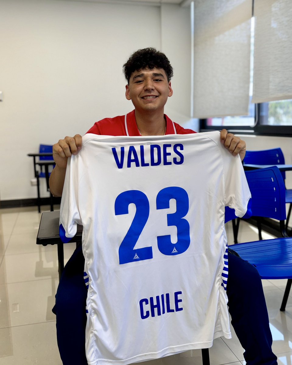 INDChileOficial's tweet photo. IMPRESIONANTE 🤩 Cristóbal Valdés, seleccionado Junior de Balonmano 🤾🏻‍♂️, estudió en el preuniversitario IND para deportistas en el Centro de Alto Rendimiento y sacó 963 puntos en la PAES de matemáticas. Ahora el desafío es doble: representar al Team Chile 🇨🇱 y estudiar medicina 🩺 https://t.co/QM9wOvAinh