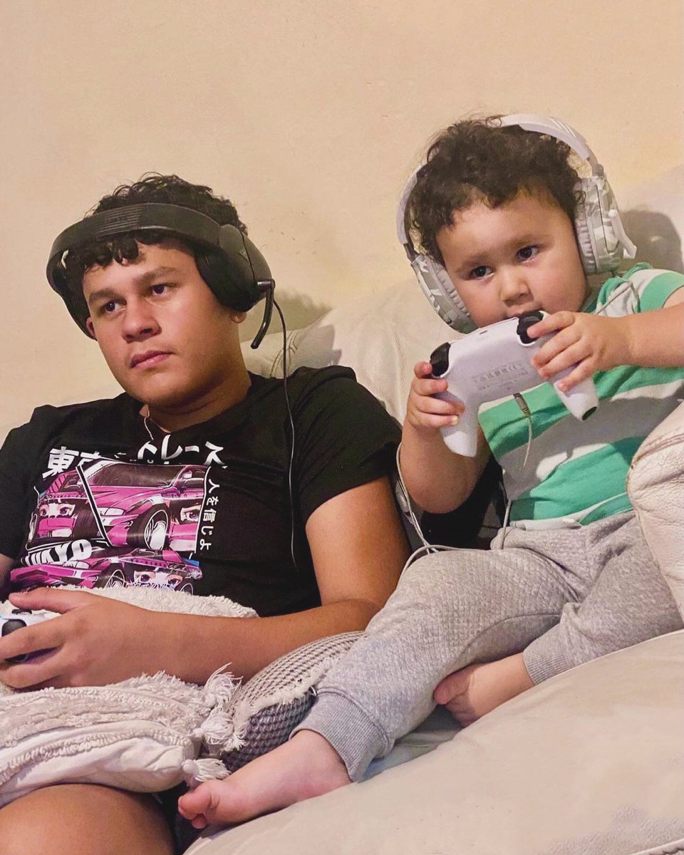faamau77's tweet photo. Yea the gamers #mynephews #vesopeter https://t.co/vkYBCG7zGD