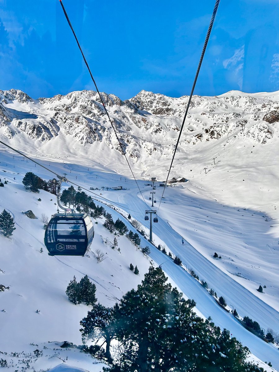 santifalon's tweet photo. Los invito a ver las montañitas de Andorra, de nada :) https://t.co/ktrpacJ78H