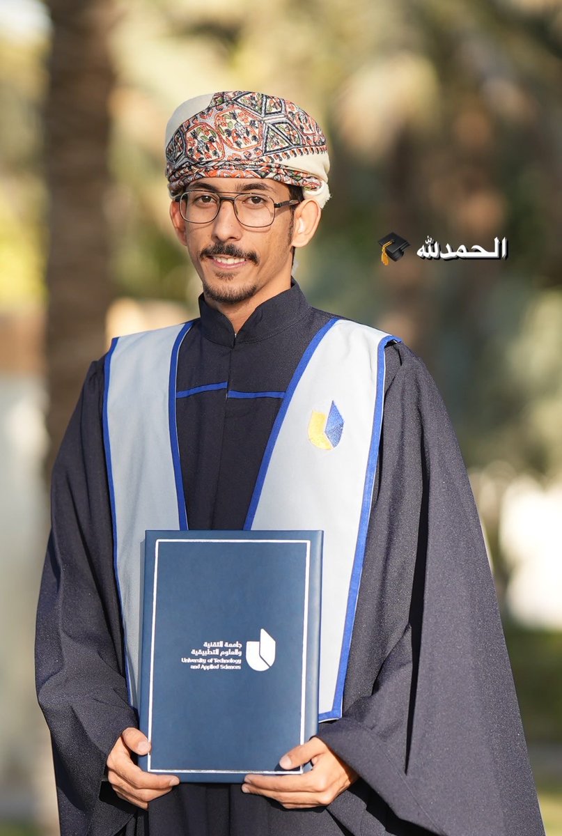 AlbunTheater's tweet photo. يتقدم مجلس إدارة الفرقة بالتهنئة القلبية لأعضائها الفنان قذافي الريامي، والكاتب سعيد السعدي.  تخرجهما بدرجة الباكلوريوس من جامعة التقنية والعلوم التطبيقية بالمصنعة، متمنين لهم دوام التوفيق والنجاح. https://t.co/x9ky9fCLNy