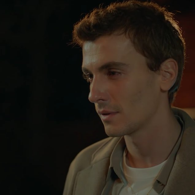 ccceronimoo's tweet photo. Yaman’ın “Sen sevmeyi bilmiyorsun” lafından sonra Asi’yi görünce yüzünde oluşan mutluluk… Bence aslında Asi’yi sevdiğinin, kalpsiz olmadığını hissettiği ilk yer… 🥹

#aslaz #yabani https://t.co/KOt7Zye325