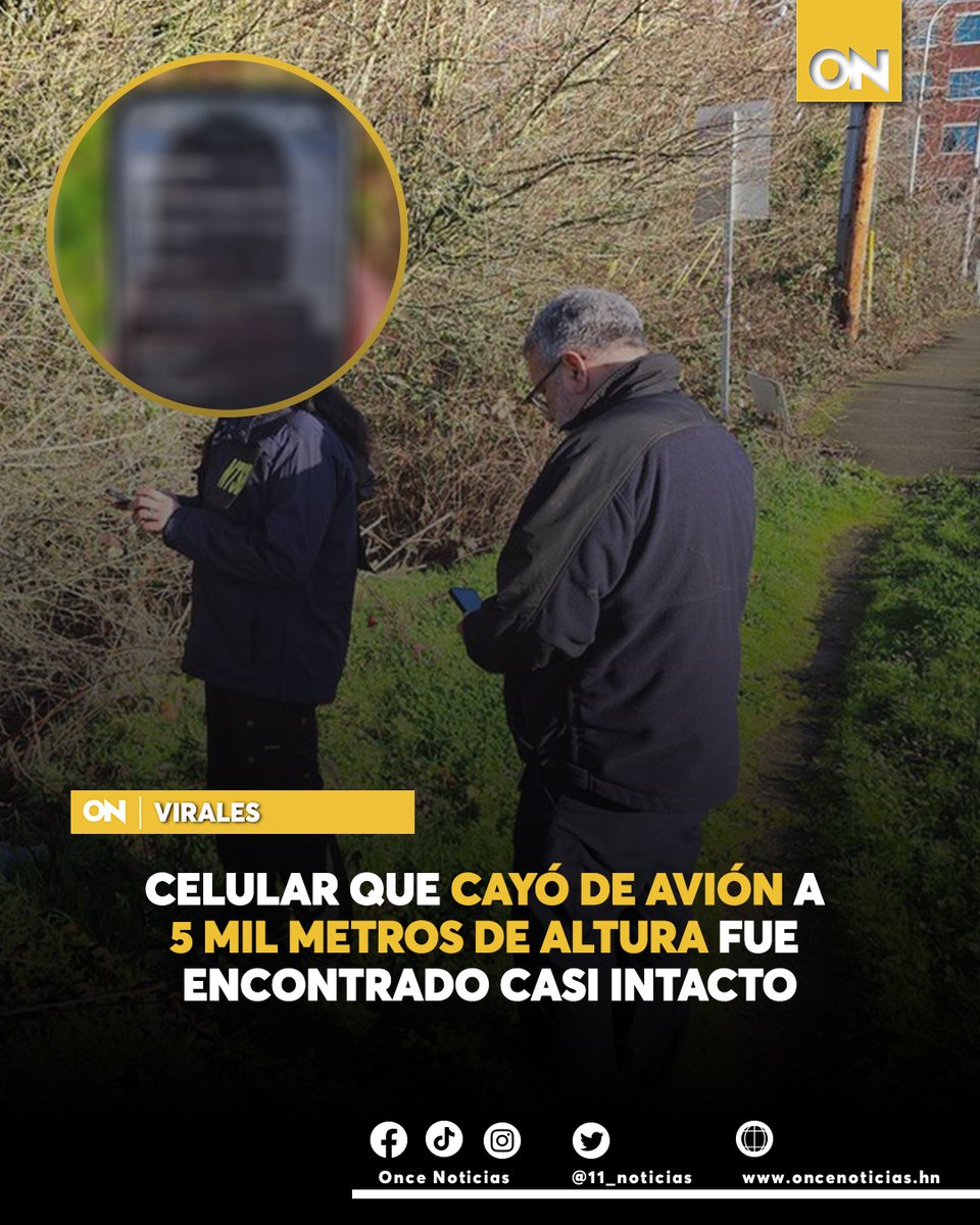 canal11hn's tweet photo. #VIRALES🟡| Un usuario compartió como encontró un celular el cual cayó del avión Boeing Alaska Airlines, el cual se abrió a 5.000 metros del suelo en Estados Unidos.

Mira las imágenes aquí👉🏼: https://t.co/6KXydAUfPt    

#celular #5Mill #avión https://t.co/XtoOMtPGJH