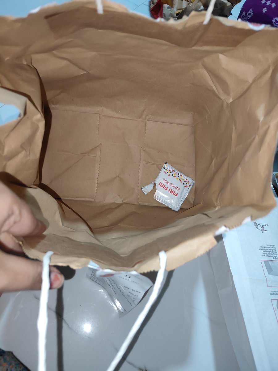 SimranPardeshi2's tweet image. We ordered mcd meal  from paytm ondc, we received the order but the items in the order were missing @Paytmcare @PaytmSeONDC 
We called the merchant, he says complaint on the app from where you ordered.