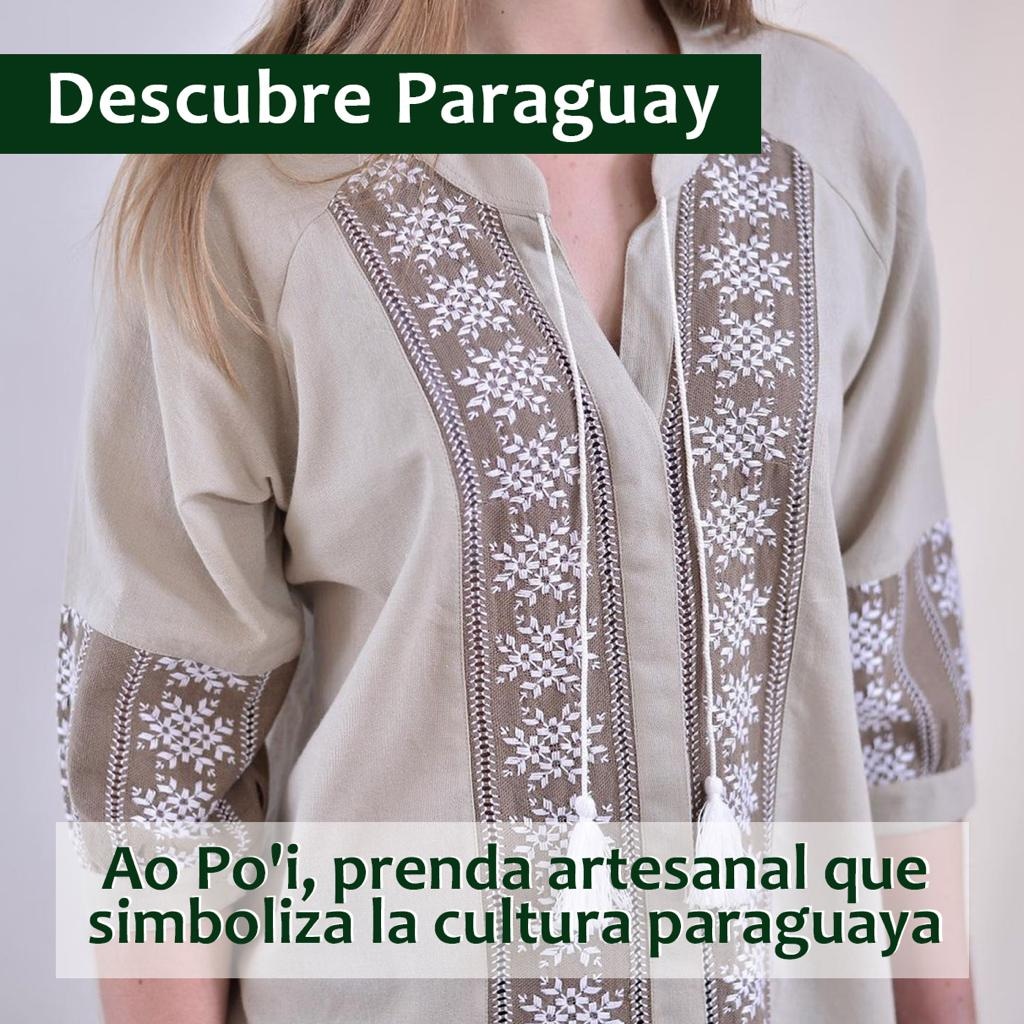 ladolcevitarev's tweet photo. ➡️ El bordado del ao po'i, palabra en idioma guaraní que significa "tela fina o prenda delicada", surgió en el siglo xix en Yataity, localidad ubicada en el departamento de Guairá, región central del Paraguay. 

#ladolcevita #ladolcevitarevista
#descubreparaguay #aopoi #aopoí https://t.co/AjewV6zLD7