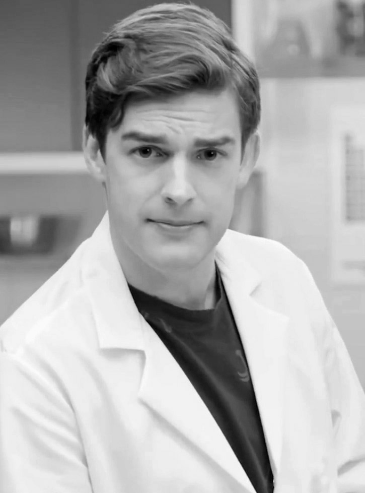 Text1O1's tweet photo. BREAKING: Famous Youtuber "Matpat" has reportedly passed away in a Car Crash. He was 37💔 #RIPMatpat  

(VIA: @Dexerto) https://t.co/K3MakpntU3