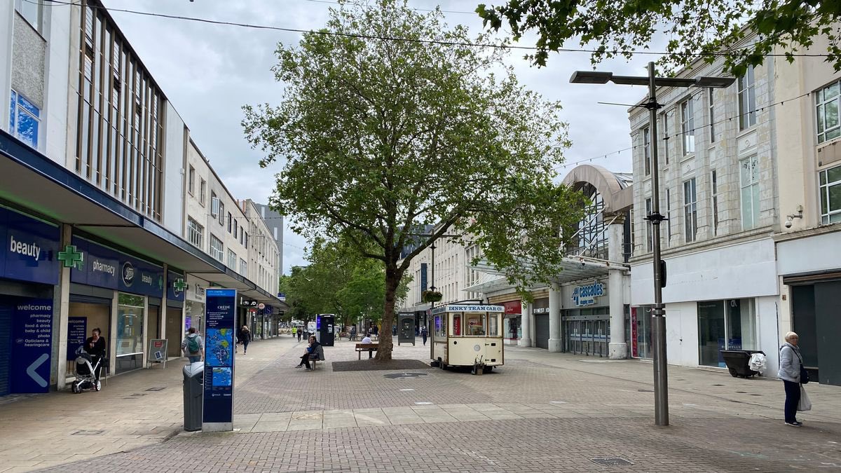 AaronBastani's tweet image. We need to rebuild local news. So much local reporting is just repeating what the council administration press release says. 

Here a ‘transformed’ city centre apparently means seating, some plants, cycle stands and local art. 

For context: the same street today &amp;amp; a century ago.