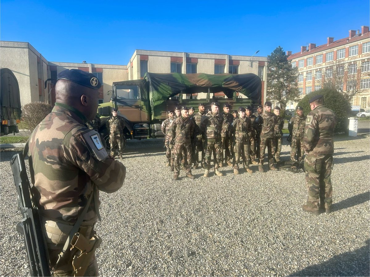 48eRT_CDC's tweet image. Aujourd’hui au 48 : simulation du déclenchement de l’alerte DRT- Détachement de Réactivité Terre. Cette alerte est déclenchée par le préfet et consiste à armer en 6h, une section prête à être déployée en cas d’événements graves.
#ALaHauteur 
@armeedeterre 
@COMSIC_FR 
@ArmeesNoA