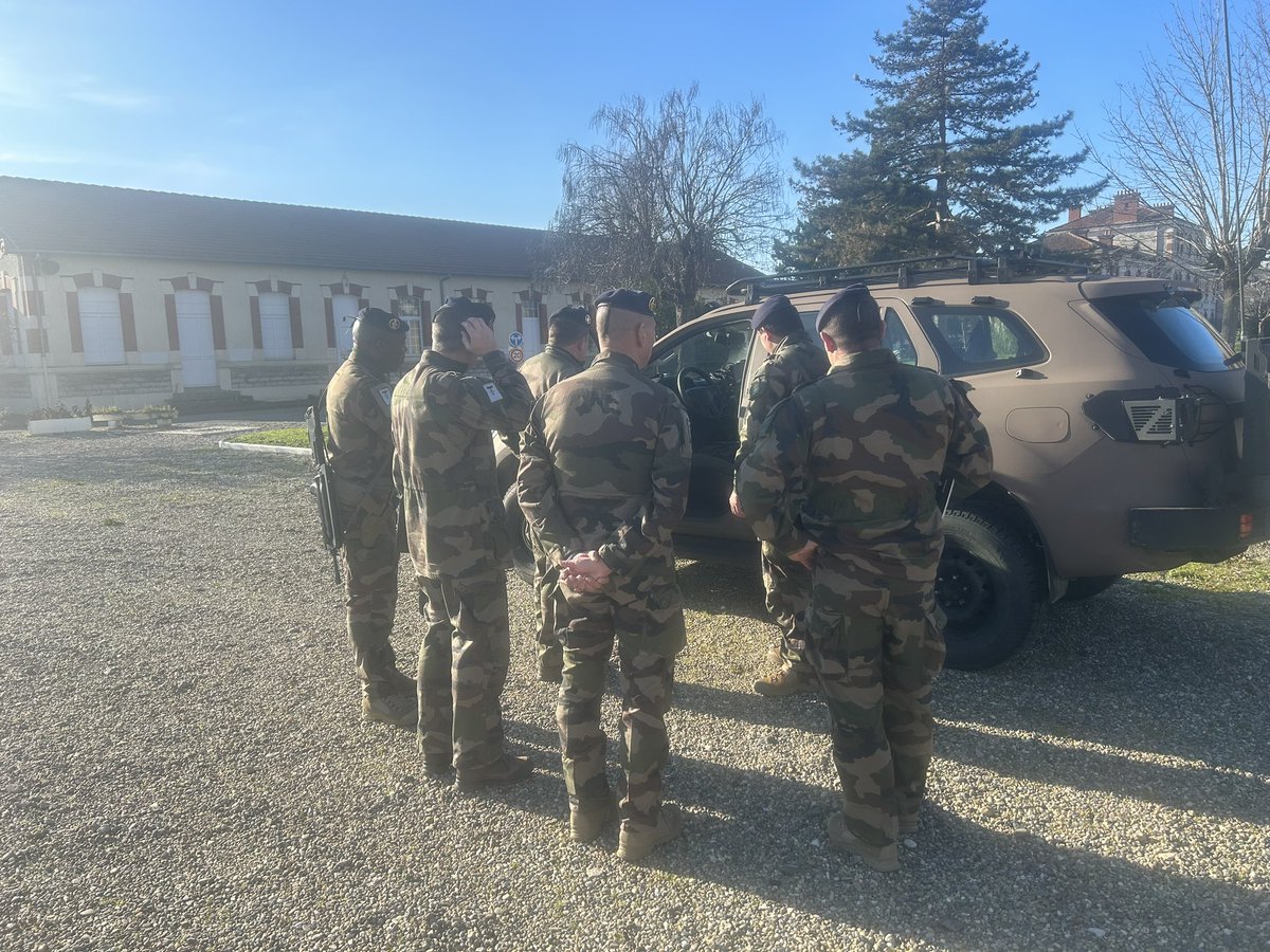 48eRT_CDC's tweet image. Aujourd’hui au 48 : simulation du déclenchement de l’alerte DRT- Détachement de Réactivité Terre. Cette alerte est déclenchée par le préfet et consiste à armer en 6h, une section prête à être déployée en cas d’événements graves.
#ALaHauteur 
@armeedeterre 
@COMSIC_FR 
@ArmeesNoA