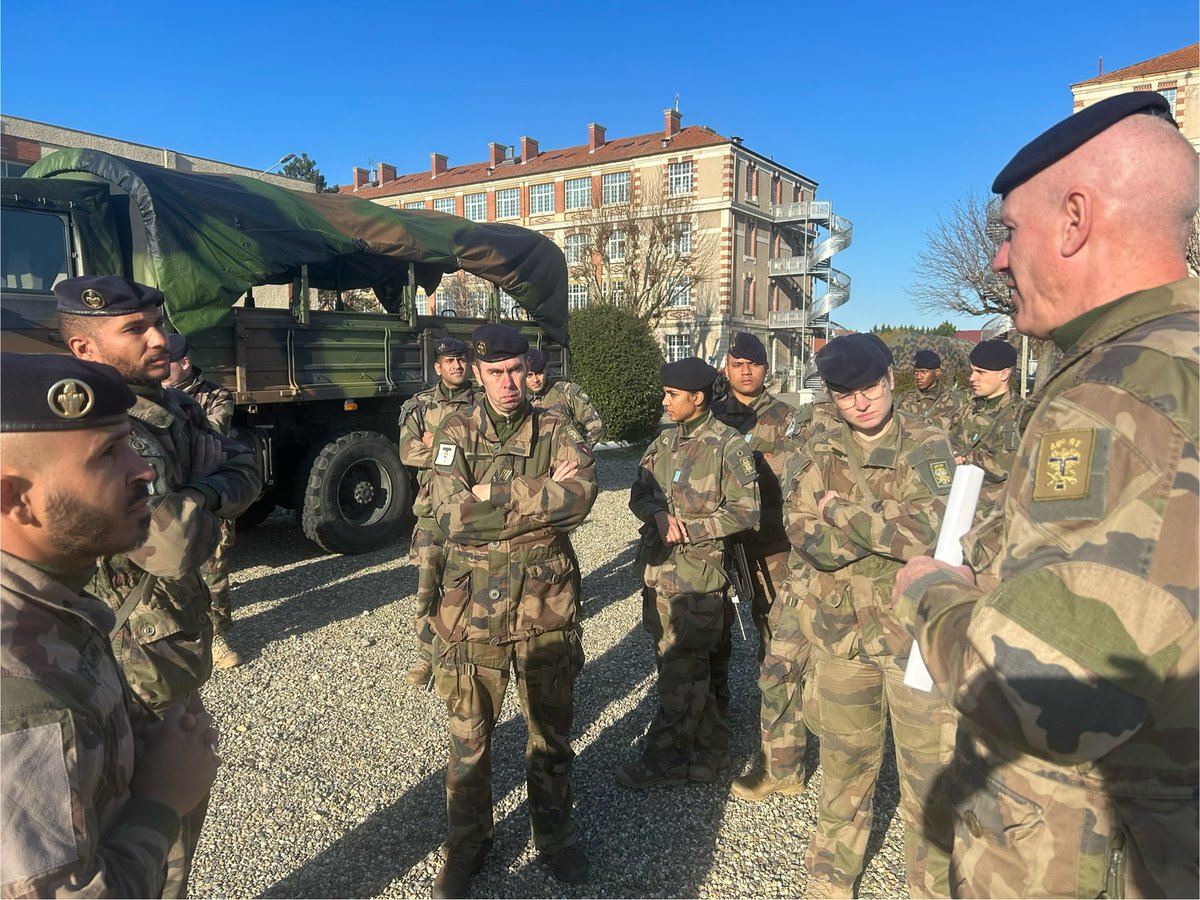 48eRT_CDC's tweet image. Aujourd’hui au 48 : simulation du déclenchement de l’alerte DRT- Détachement de Réactivité Terre. Cette alerte est déclenchée par le préfet et consiste à armer en 6h, une section prête à être déployée en cas d’événements graves.
#ALaHauteur 
@armeedeterre 
@COMSIC_FR 
@ArmeesNoA