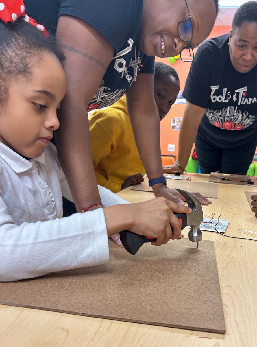 HFH_NYC's tweet photo. The #ProspectPanthers lit up the room in a recent electrical workshop w/ @ToolsNTiaras.💡 The kids learned about the basics of electricity &amp; put their skills to the test by wiring a functional lightbulb. The future is looking bright for these young engineers! #Bronx #Afterschool https://t.co/GZTs80SiRC