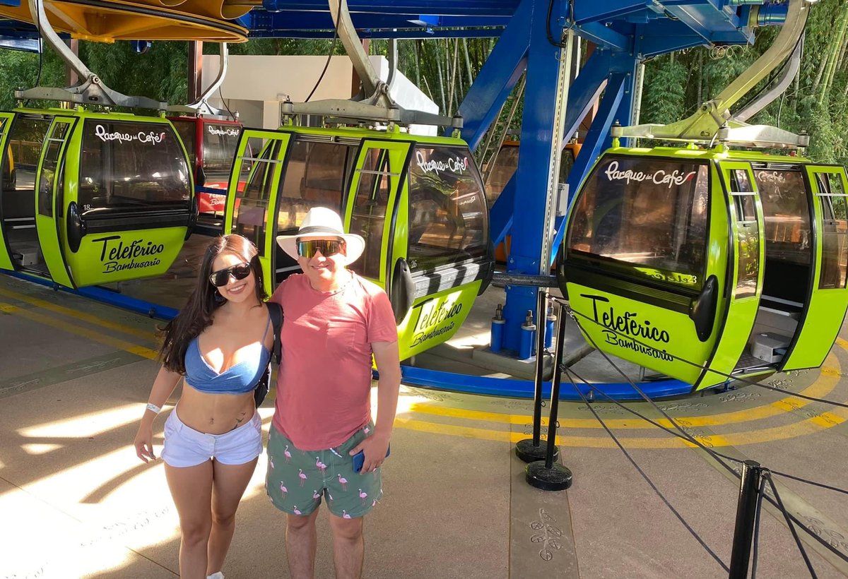 aeacostac25's tweet photo. Paseando por #armenia #ejecafetero #parquedelcafe con mi familia ♥️🤩 https://t.co/HXa1NwdCMu