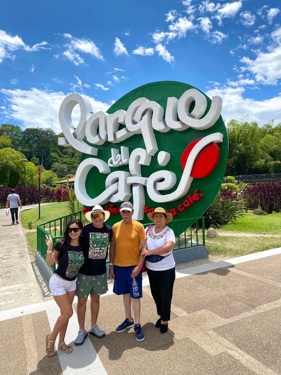 aeacostac25's tweet photo. Paseando por #armenia #ejecafetero #parquedelcafe con mi familia ♥️🤩 https://t.co/HXa1NwdCMu