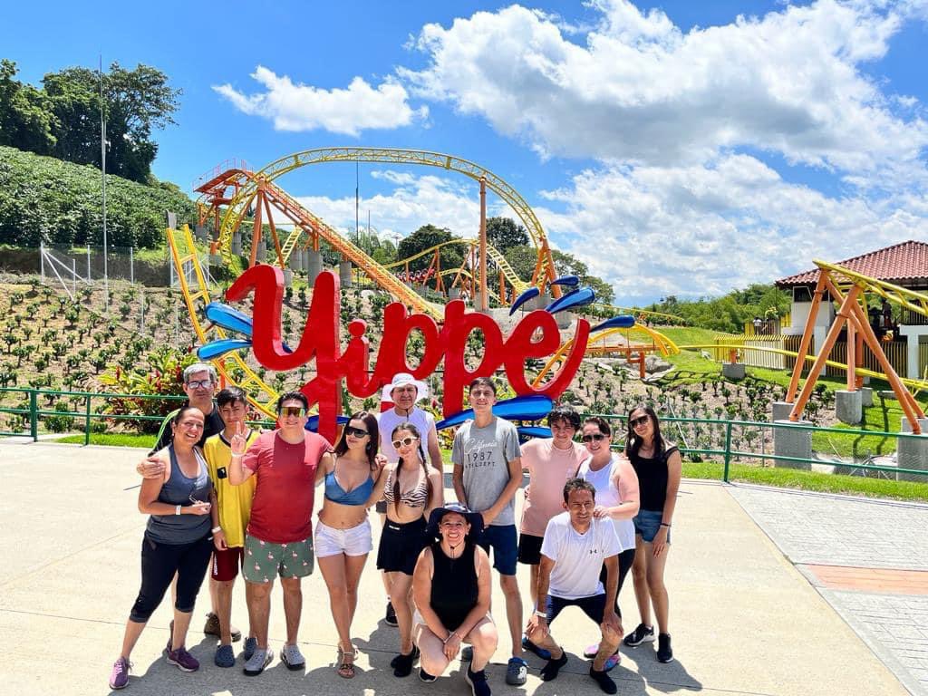 aeacostac25's tweet photo. Paseando por #armenia #ejecafetero #parquedelcafe con mi familia ♥️🤩 https://t.co/HXa1NwdCMu