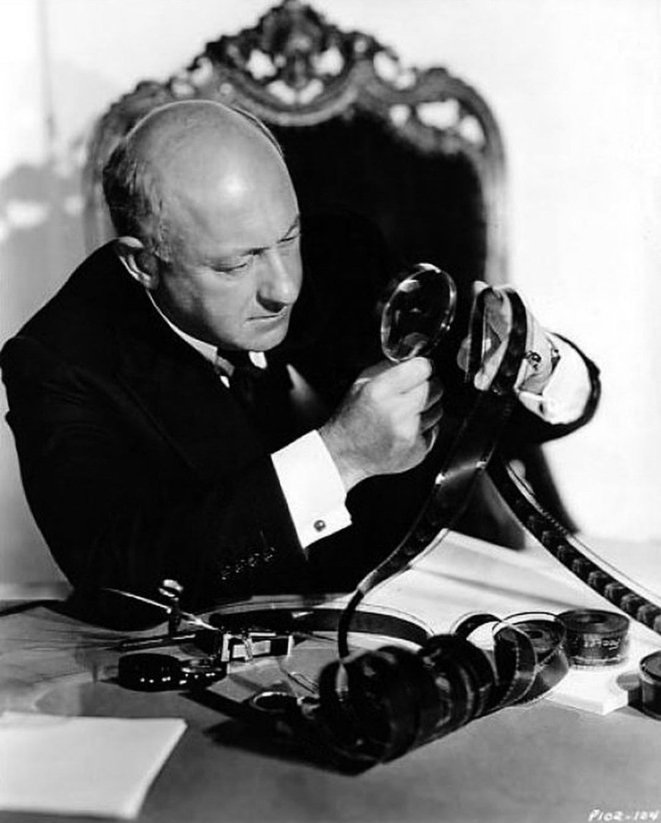 JuanmadelaPoza's tweet photo. Muchos cinéfilos recuerdan a #CecilBDeMille por haber dirigido películas tan exitosas como #SansónYDalila (1949), #ElMayorEspectáculoDelMundo (1952) o #LosDiezMandamientos (1956). Sin embargo, no saben que está considerado, junto a #DavidWarkGriffith, el fundador de #Hollywood. https://t.co/kAJirwMM2W