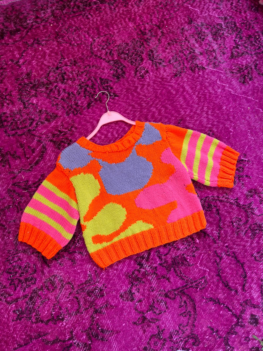 my hand knit intarsia clementine sweater 🧡