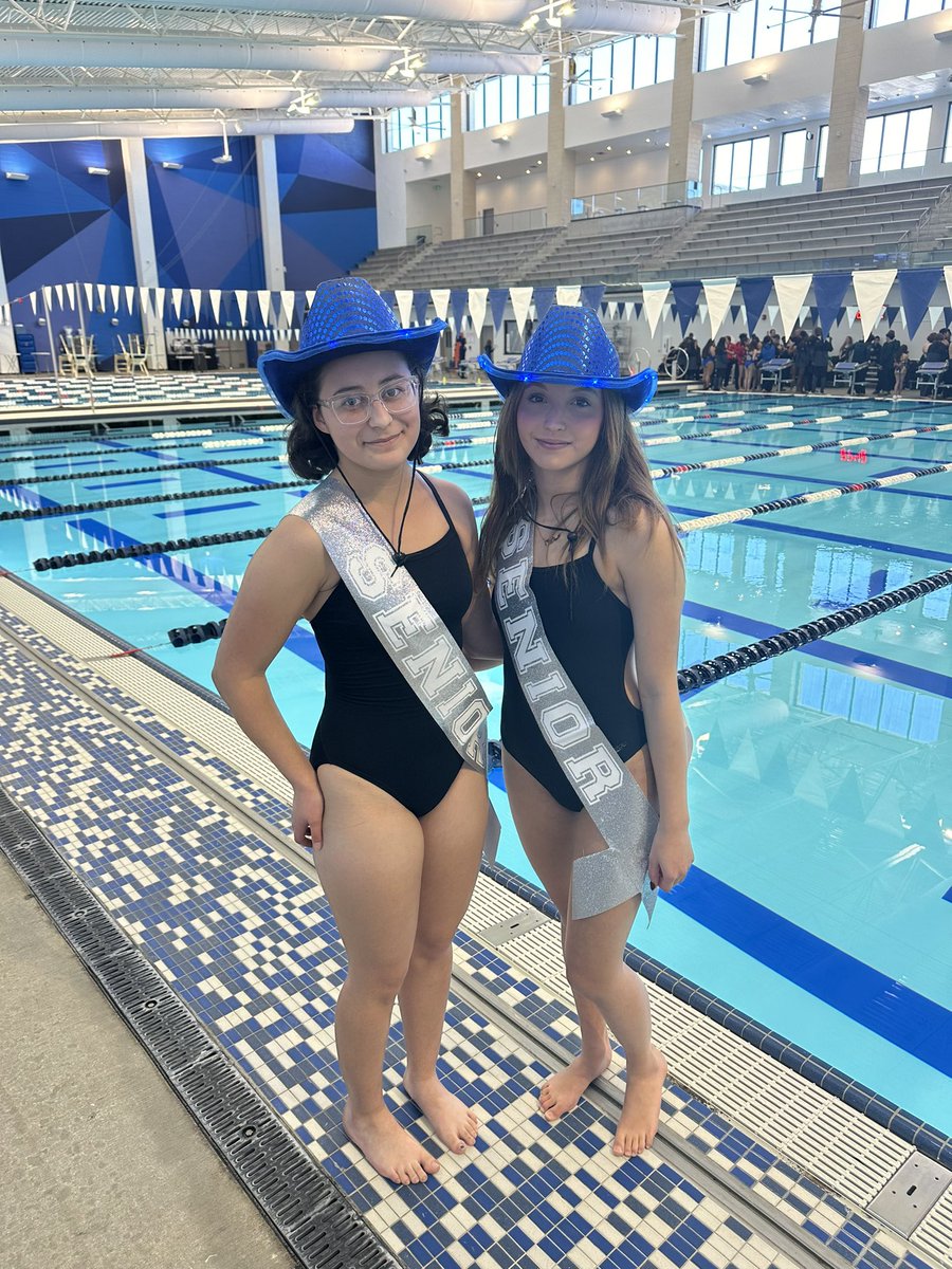 ✨SENIOR NIGHT✨ 
We are so proud of Myriam and Liberty! 💙💙