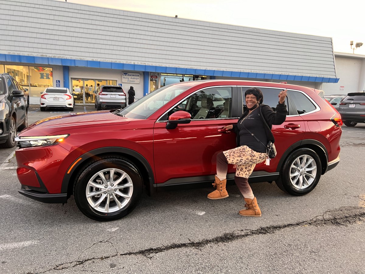 Thank you and congratulations to Linda Hollingsworth.  You deserve it my love.  Andre Dixon and Victory Honda of San Bruno are making it happen.
#2024HondaCRV
#referredtoandredixonvhsb
#victoryhondasanbruno
#victoryautomotivegroup
#hondacrvclub
#victorysanbrunoupgrade